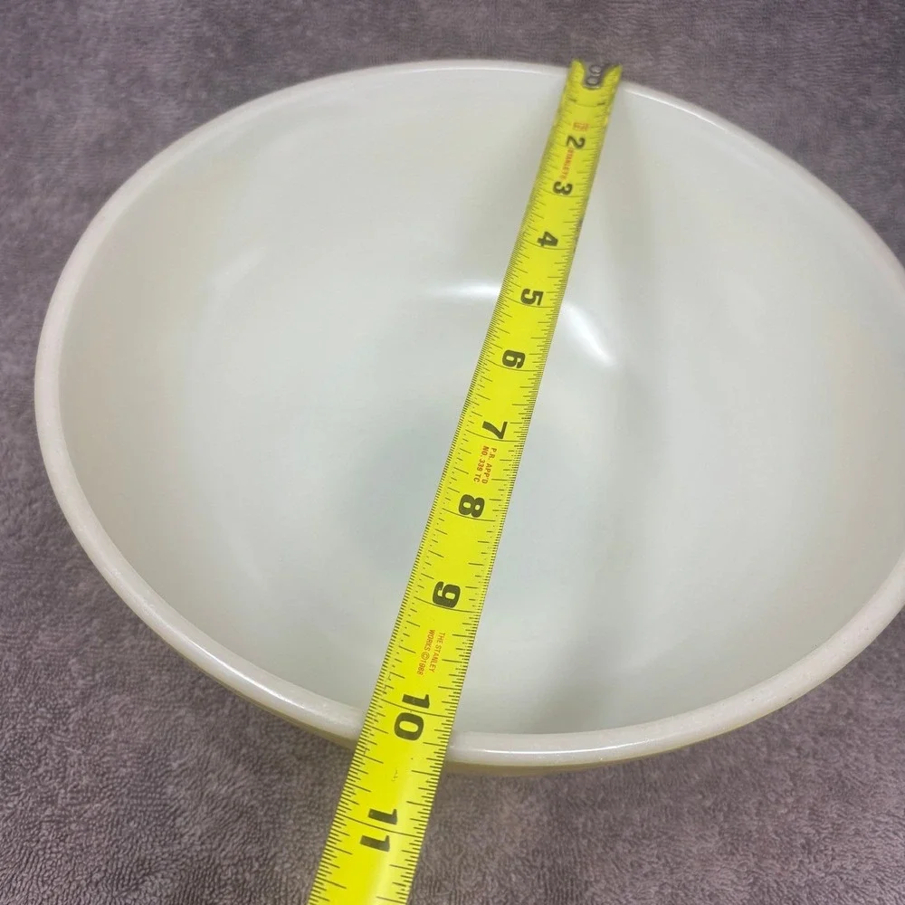Unnumbered First Edition Vintage Pyrex Yellow Mixing Bowl 4 Qt. Bowl 404